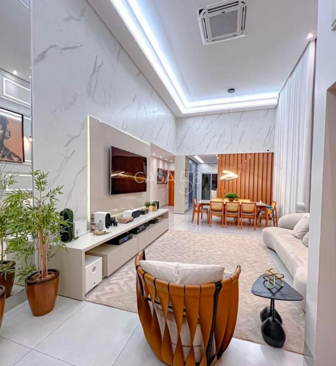 Casa Térrea à Venda no Jardins Nápoles – 3 Quartos, Piscina e Semi-Mobiliada