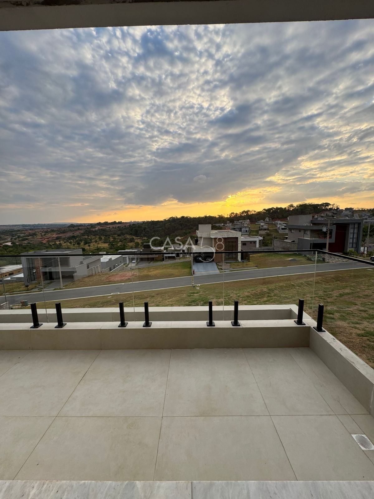 Casa Nascente 242m² com 3 Suítes e Home Office - Lote 360m² - 4 Vagas