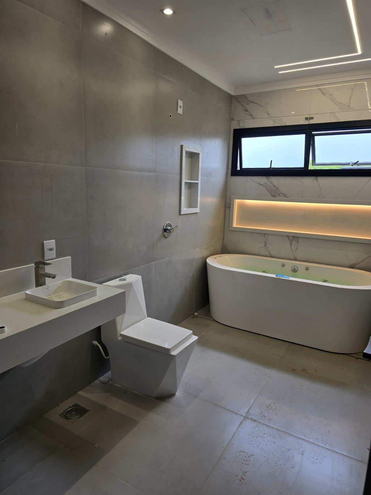 Casa Térrea de Alto Padrão no Condomínio Plateau D'or - 3 Suítes + Escritório