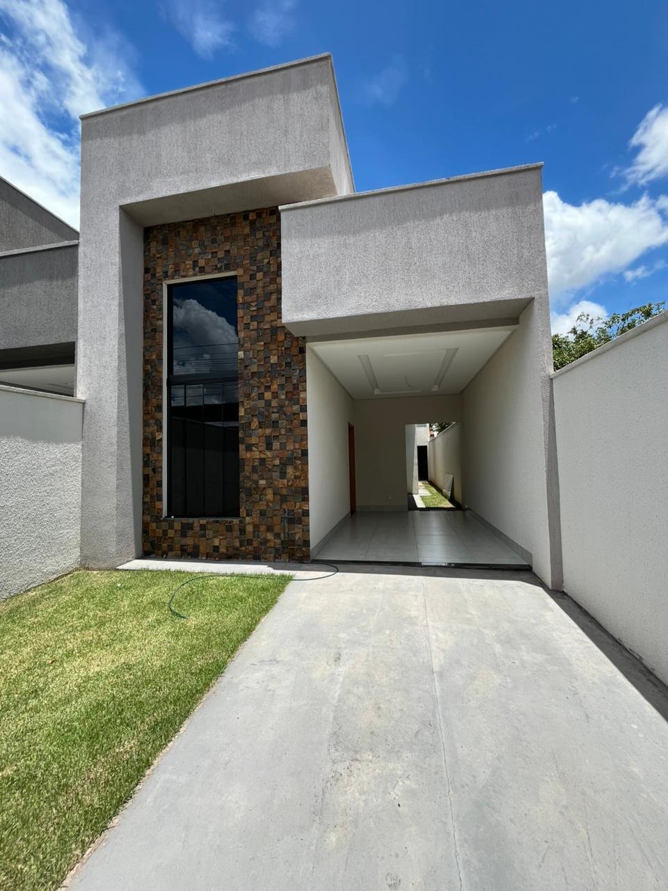 Casa Nova 3 Quartos com Suíte no Santa Maria - Garagem Coberta e Churrasqueira