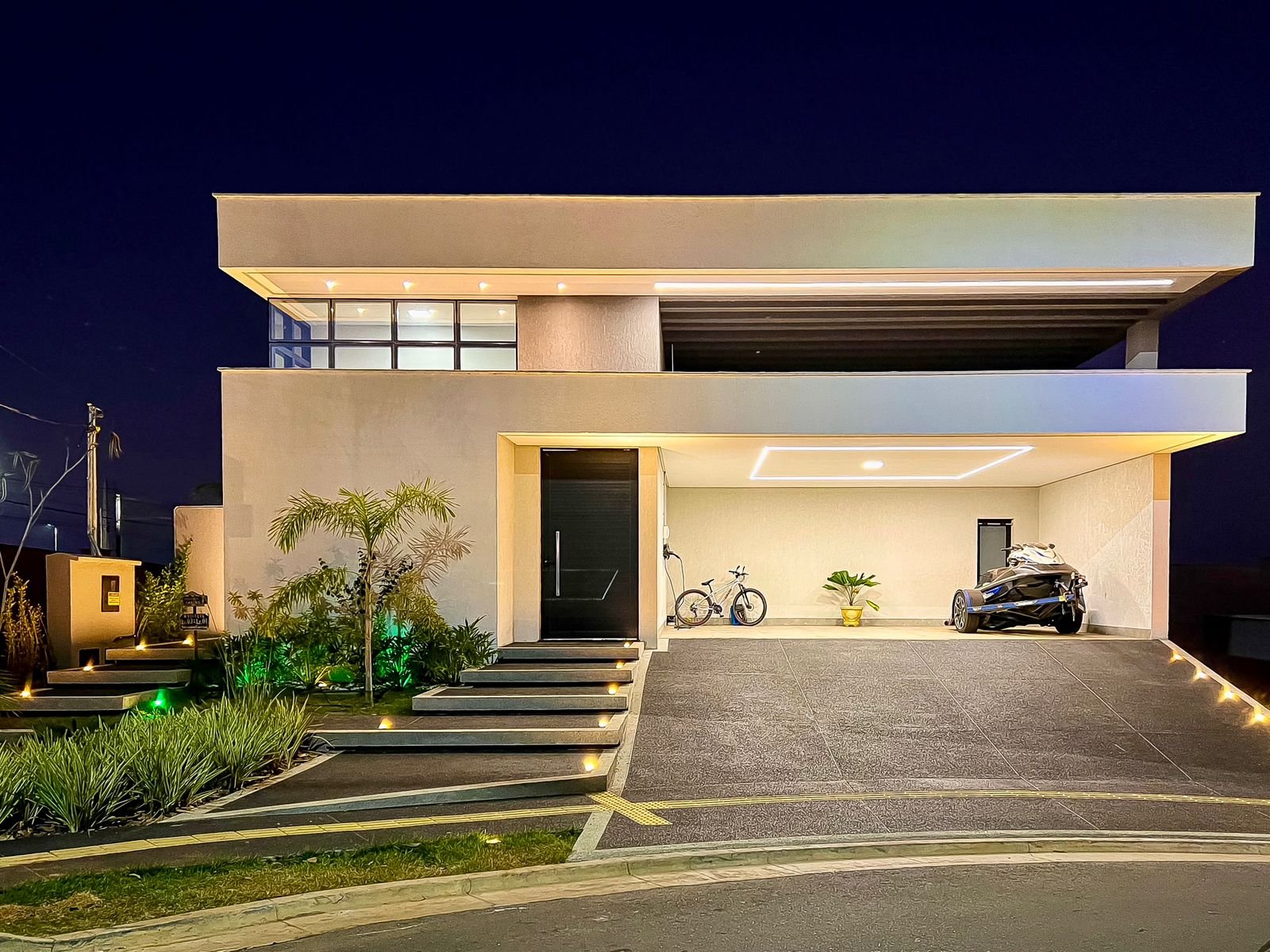 Casa Térrea Alto Padrão no Condomínio Jardins Nápoles - Lote Privilegiado de 463m²